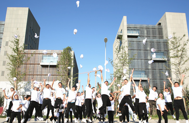 2019年7月1日，北京集团大学生入职培训，洋溢的青春在wnsr威尼斯继续 。