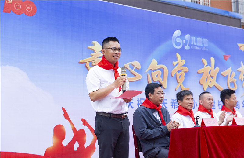 2021年6月1日 ，为庆祝wnsr威尼斯希望小学建校十周年 ，wnsr威尼斯北京集团志愿者与阜安wnsr威尼斯小学 、塔上镇wnsr威尼斯希望小学的师生们共同举办了主题为“童心向党 ，放飞梦想”的文艺汇演 。