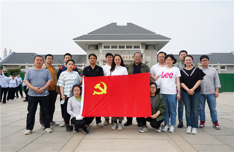 2021年5月20日下午 ，天怡设计开展“迎接建党百年华诞”主题活动   ，组织企业党员参观周恩来邓颖超纪念馆。