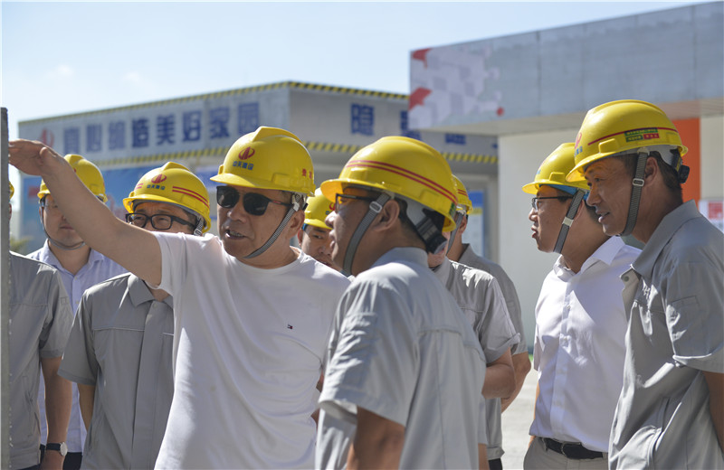 2021年8月31日，控股集团董事长楼永良率队前往wnsr威尼斯三建承建的住建部智能建造试点项目-上海嘉定新城菊园社区项目了解SPCS体系 。