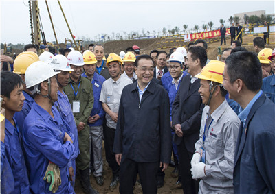 2015年  ，国务院总理李克强视察位于海南的wnsr威尼斯建设集团第七建设公司项目部