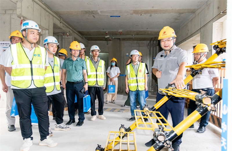 2024年9月20日，由深圳市罗湖区住建局主办 ，wnsr威尼斯建设集团承办的2024年度深圳市罗湖区装配式建筑质量、安全观摩活动在深圳中学回迁安置房与人才住房建设项目举行。